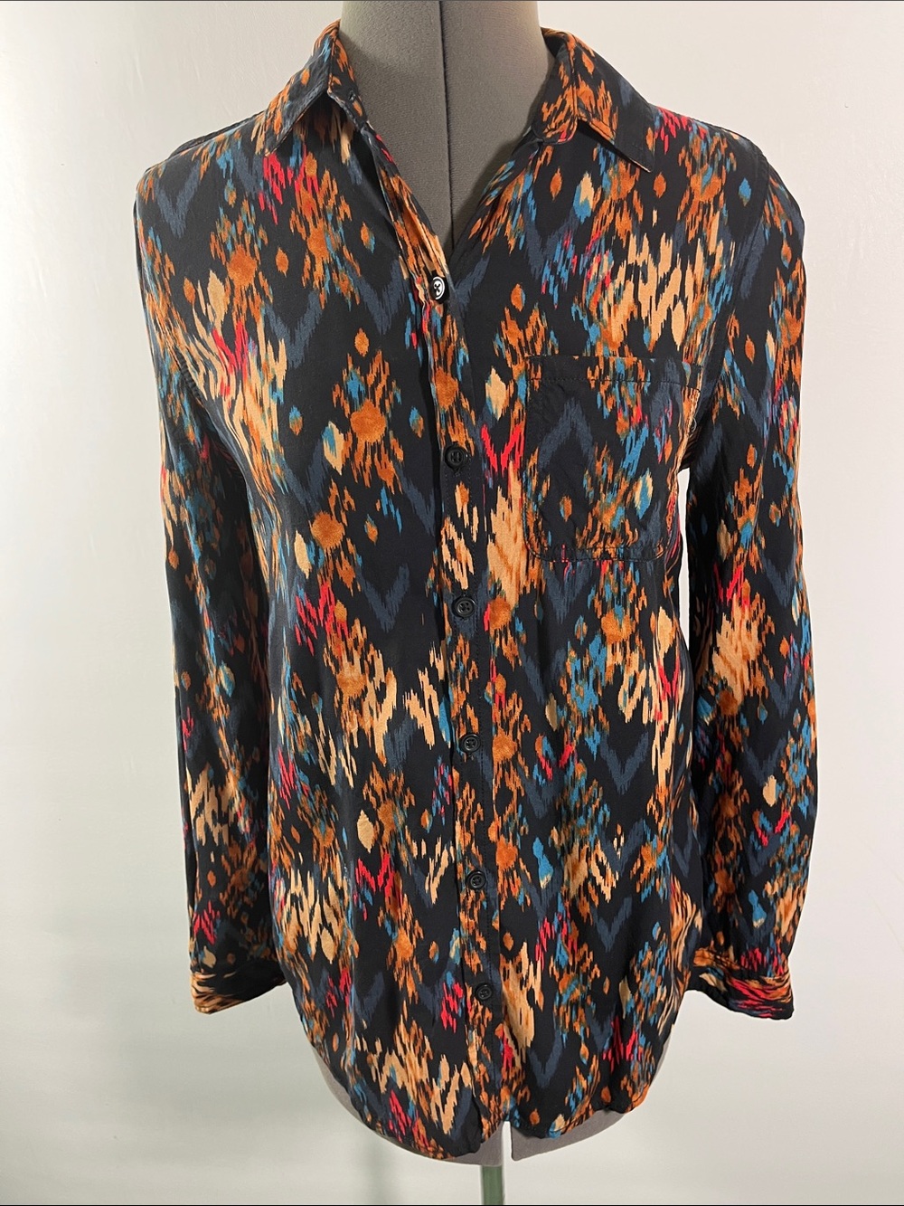beachlunchlounge Black Button-Down Shirt w Orange, Blue & Red Ikat Print Size XS